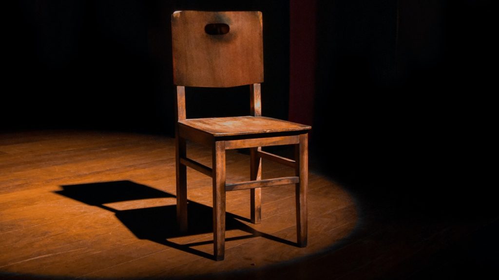 lege stoel die No-show symboliseert een van de uitdagingen binnen het zorgpresatiemodel 